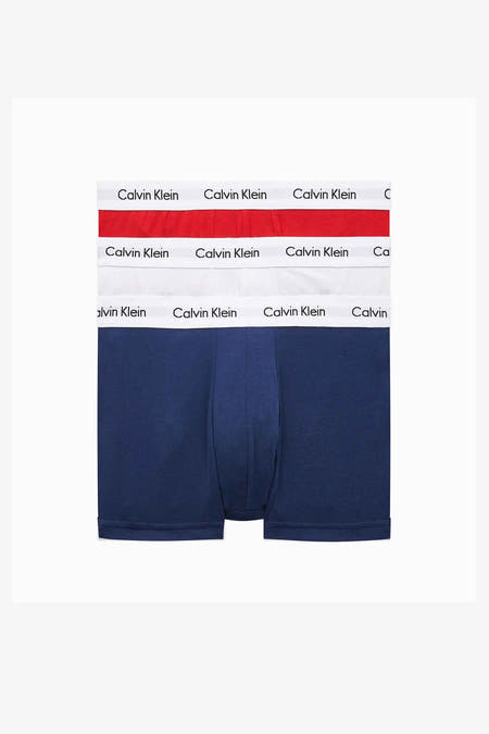 Boxers rouges de Calvin Klein, vus de l'arrière, avec une bande élastique blanche.