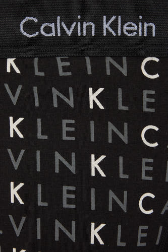 Boxershort multicolore de Calvin Klein, avec un motif répétitif "Klein" et "Vinkin" sur un fond noir.