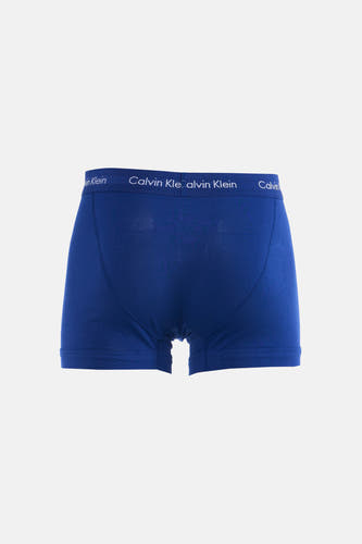 Boxer bleu de Calvin Klein, avec le nom de la marque visible sur la ceinture.