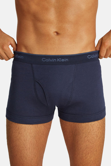 Boxer short bleu marine de Calvin Klein, avec une ceinture élastique à logo et un modèle cropped.
