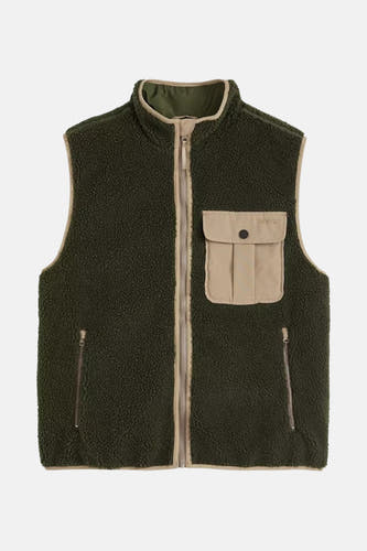 Gilet vert de Levi's avec texture en fourrure, fermeture éclair et poche poitrine beige.