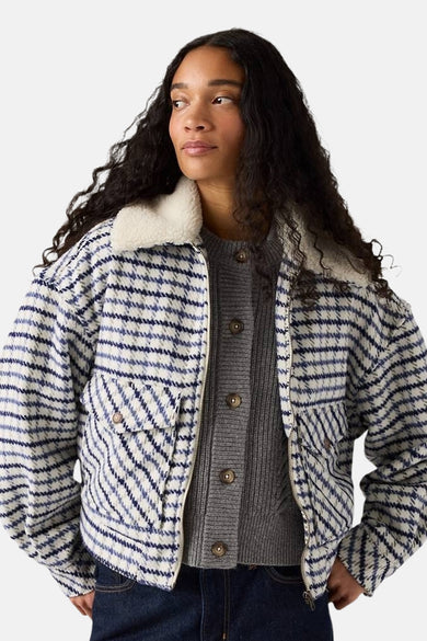 Veste courte multicolore de Levi's, avec col sherpa, motif à carreaux et poches.