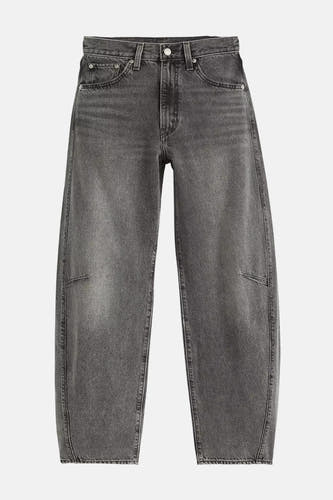 Jean Levi's® spécial gris foncé avec un effet stonewash et des points décoratifs.