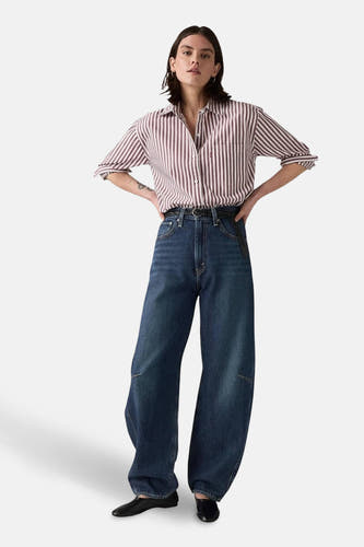 Jean spécial fit en denim bleu marine de Levi's, avec des jambes larges et une ceinture.