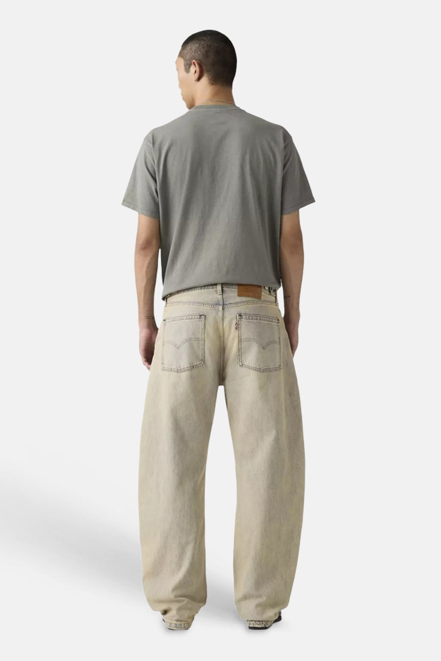Lichtblauwe denim speciale pasvorm jeans van Levi's® met wijdvallende pijpen, achterzijde.