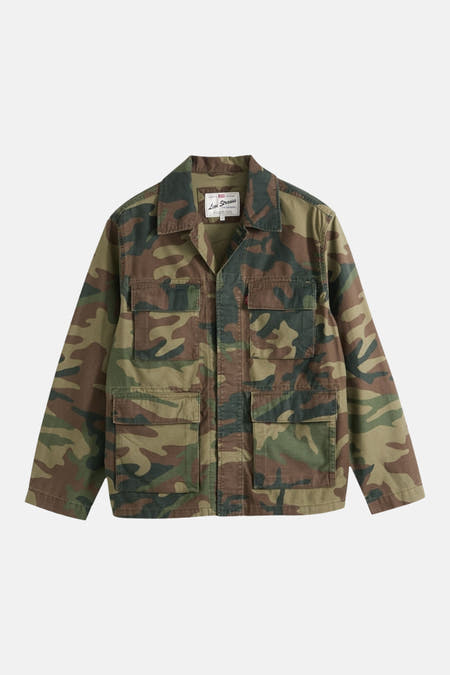 Veste courte verte Levi's®, avec imprimé camouflage et plusieurs poches sur le devant.