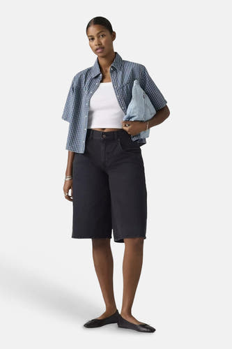 Zwarte denim short van Levi's® met wijde pasvorm en onafgewerkte zoom.