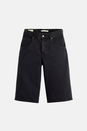 Short en jean noir Levi's® avec poches latérales, passants de ceinture et fermeture à boutons.