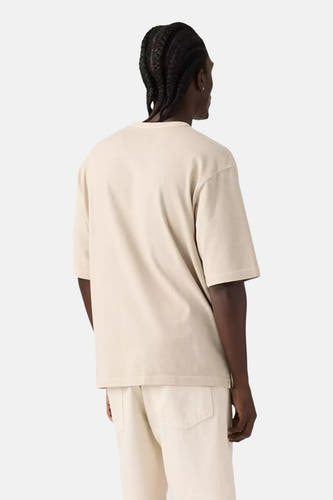 Beige T-shirt met korte mouwen van Levi's, met losse pasvorm op de rug.