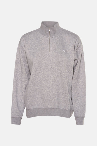 Sweat-shirt gris de Levi's, avec une fermeture éclair courte et un détail de logo subtil sur la poitrine.