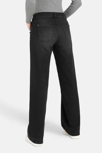Jean large en denim noir de MAC, vu de l'arrière, avec des larges pinces et des poches arrièreères.