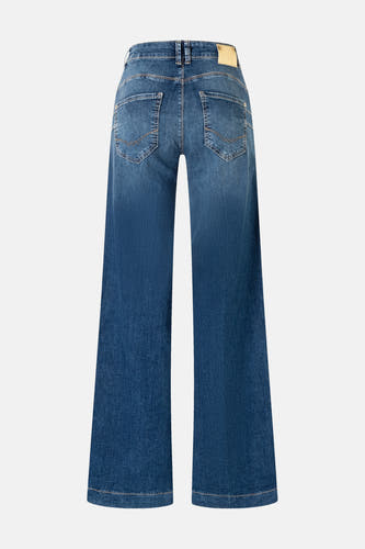 Jean décontracté en denim bleu de MAC avec des poches arrière et une étiquette en cuir.