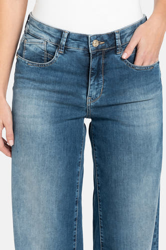 Jean large en denim bleu de MAC, avec des poches et une fermeture à glissière.