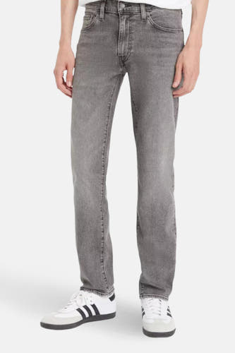 Jean slim gris de Levi's®, avec un style cinq poches classique et une légère usure.