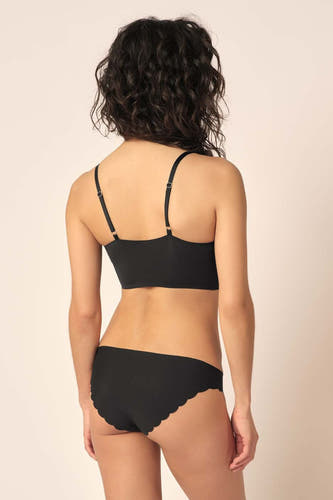 Stringouette SKINY, vue vue der ar avec des fines fines et et et une couleur..