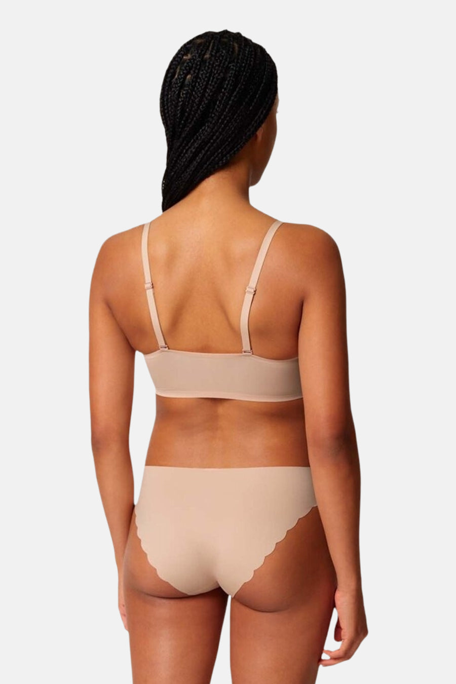 Soutien-gorge beige de SKINY, vu de dos avec bretelles réglables et finition lisse.