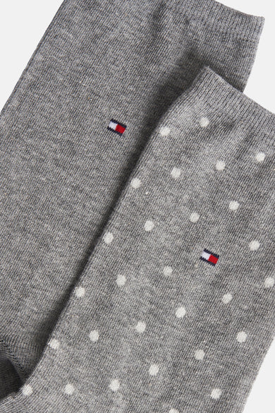 Chaussettes grises de TOMMY JEANS avec des taches blanches et le détail du logo.