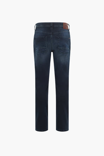 Jean slim fit bleu marine de MUSTANG, vu de l'arrière, avec des passants et des poches.