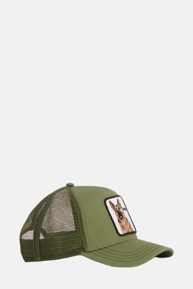 Groene pet van GOORIN met mesh achterkant en patch met een hond erop.