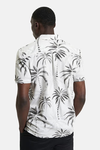 Chemise blanche à manches courtes de BEN SHERMAN, avec un imprimé palmiers.