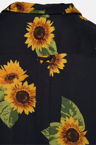 Chemise noire à manches courtes de BEN SHERMAN, avec un imprimé tournesol et une fermeture à boutons.