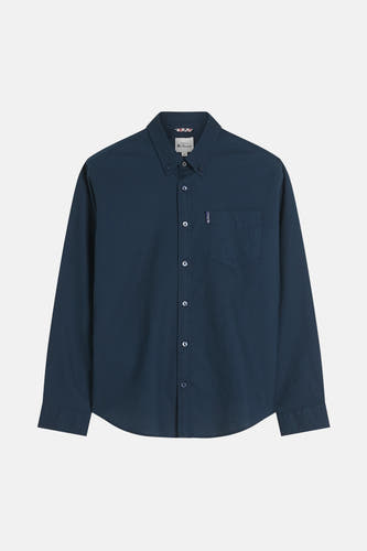 Chemise bleue à manches longues de Ben Sherman, avec une poche poitr et et un boutonnière.