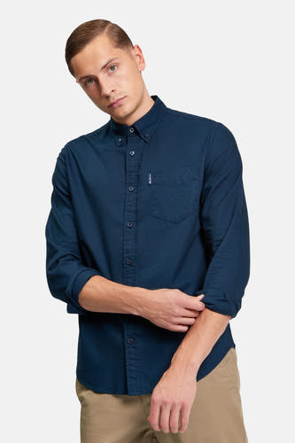 Chemise bleue à manches longues de BEN SHERMAN, avec col boutonné et manches retroussées.