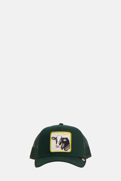 Chapeau vert de Goorin avec une patch carrée d'une vache noire et blanche à l'avant.