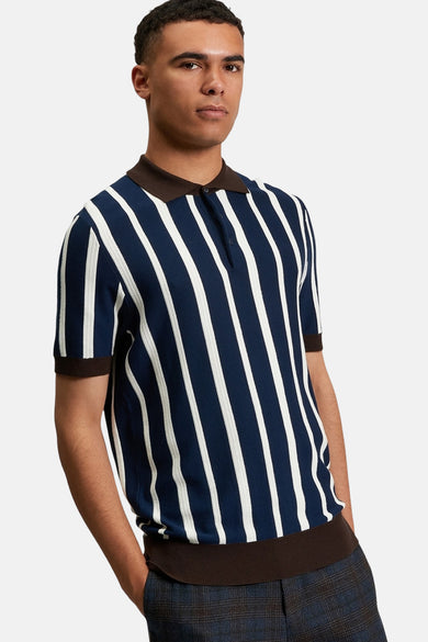 T-shirt bleu à manches courtes de BEN SHERMAN, avec des rayures verticales et un col marron.