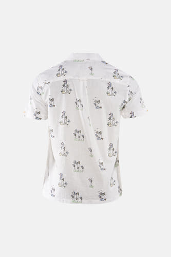 Chemise blanche à manches courtes de BEN SHERMAN, avec un motif de tentes et de drapeaux, vue de dos.