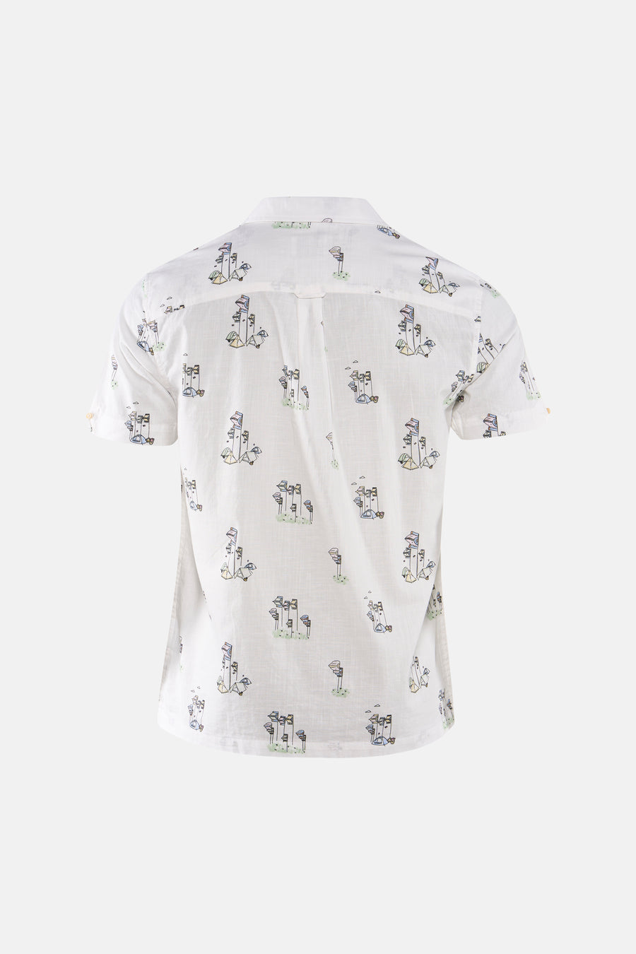 Chemise blanche à manches courtes de BEN SHERMAN, avec un motif de tentes et de drapeaux, vue de dos.