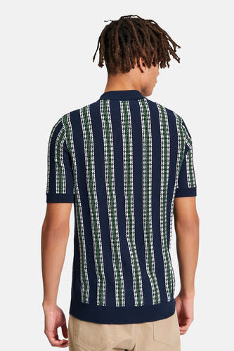 Blauwe polo van BEN SHERMAN met een gestreept patroon en korte mouwen, gezien van achteren.