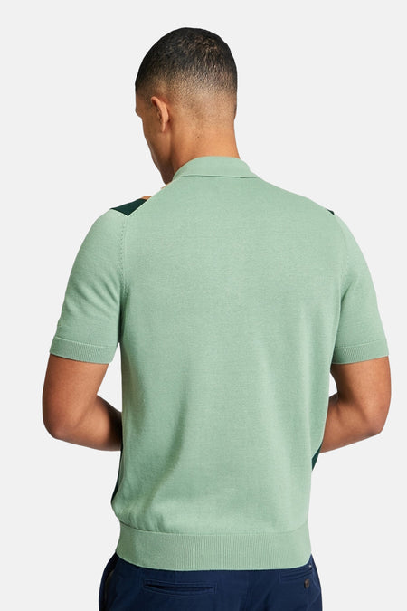 Groene polo van BEN SHERMAN, met korte mouwen en een contrasterende schouderpas.