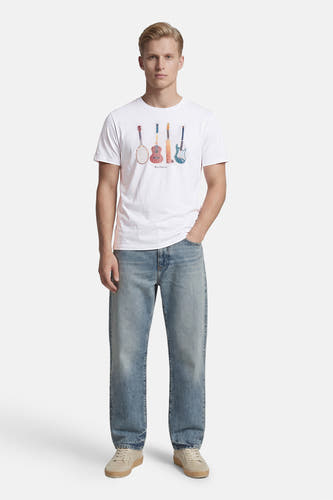 T-shirt blanc à manches courtes de BEN SHERMAN, avec imprimé coloré d'instruments de musique et d'articles de sport.