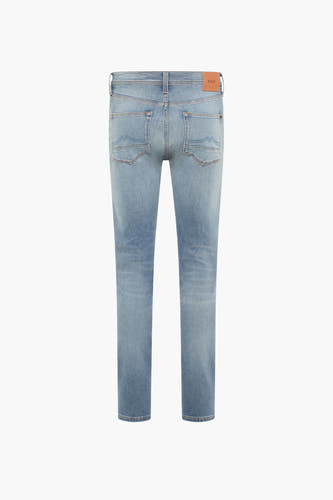 Jean slim denim denim bleu clair de MUSTANG, avec des poches classiques et une étiquette en cuir sur la ceinture.