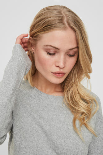 Sweat-shirt gris avec col rond de VERO MODA, avec une fine structure à bretelles et des manches longues.