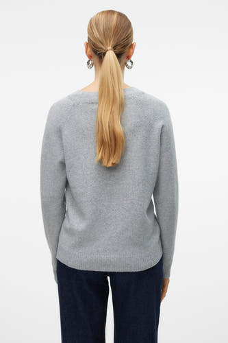 Sweat-shirt gris avec col rond de VERO MODA, vue arrière, avec des manches longues et un pantalon foncé.