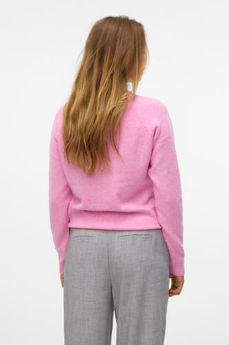 T-shirt rose avec col rond de VERO MODA, vu de derrière avec un pantalon gris.