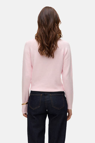 T-shirt rond col en rose VERO MODA, avec des manches longues et un jeans bleu marine.