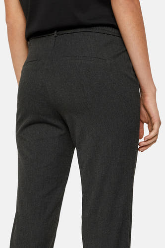 Pantalon de costume gris VERO MODA, avec une texture lisse et une poche arrière discrète.