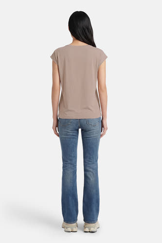 T-shirt beige à manches courtes de VERO MODA®, dos visible, combiné avec un jean bleu.