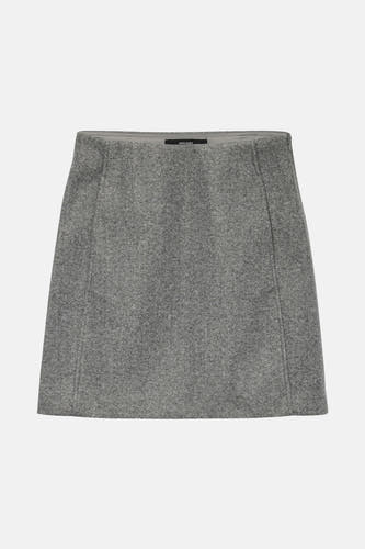 Jupe courte grise de VERO MODA, avec une subtile texture et un design minimaliste.