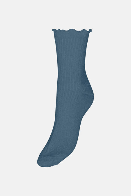 Chaussettes bleues de VERO MODA, avec une texture côtelée et un bord sculpté décoratif.