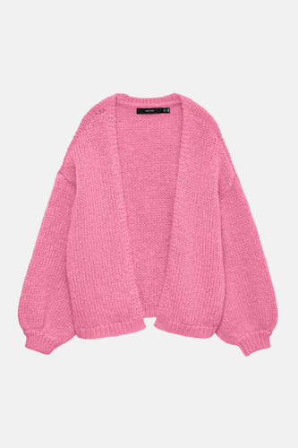 Cardigan rose de Vero Moda, avec de longues manches bouffantes et une texture à gros tricot.