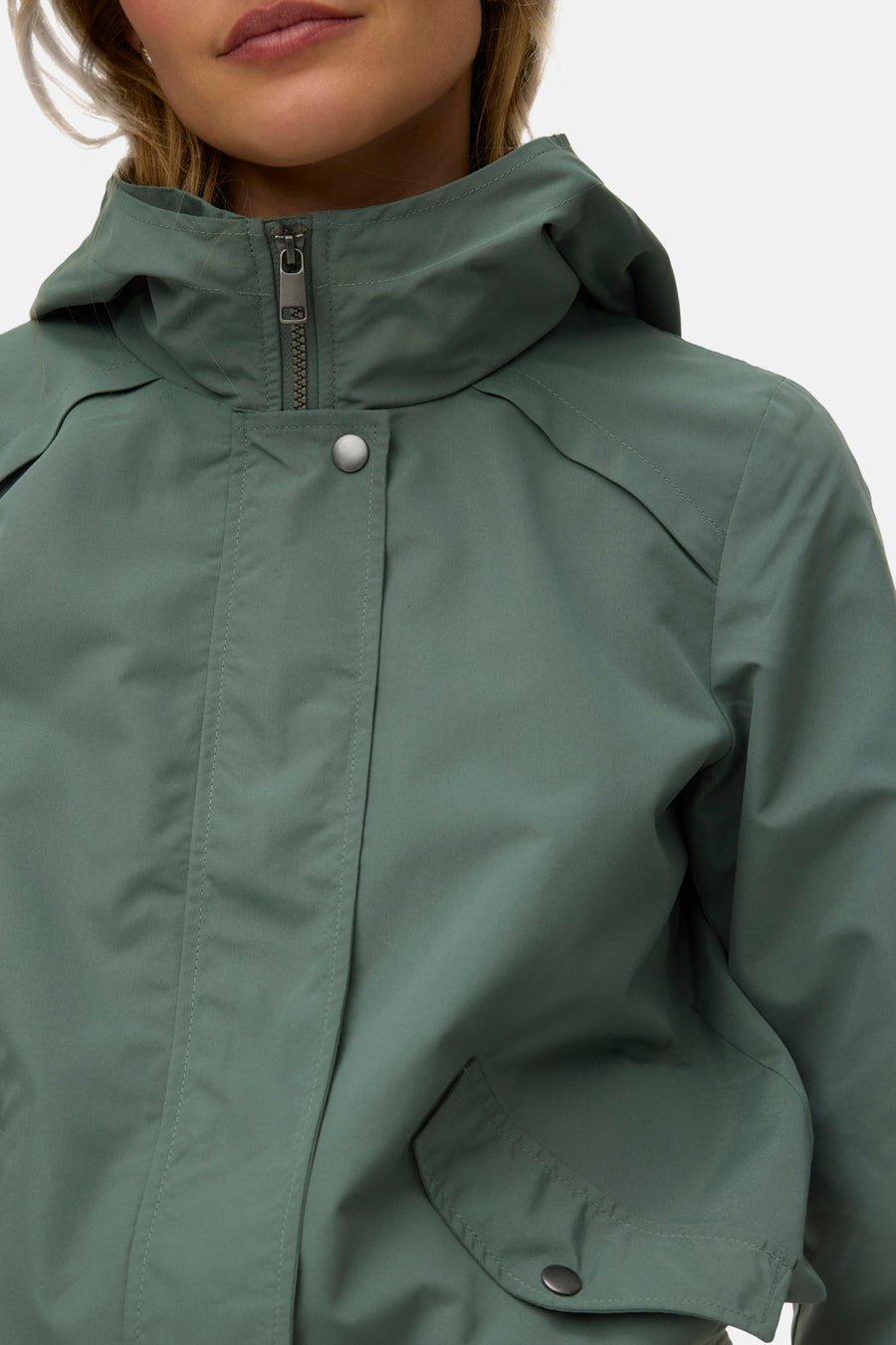 Groene korte jas van Vero Moda, met ritssluiting en capuchon.

