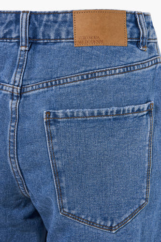 Short denim pants from Vero Moda, with a back pocket and a leather label.