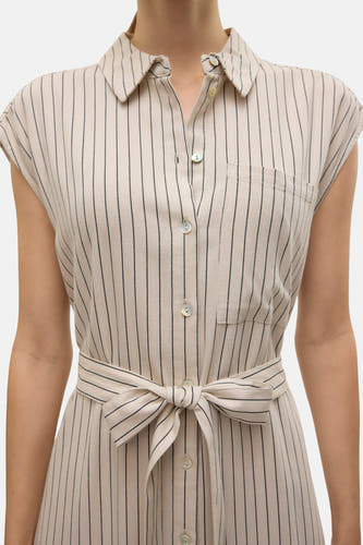 Robe beige sans manches de VERO MODA avec un motif à rayures et une ceinture élastiquée.