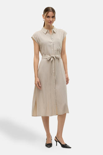 Robe sans manches beige de Vero Moda avec un motif rayé vertical et une ceinture.