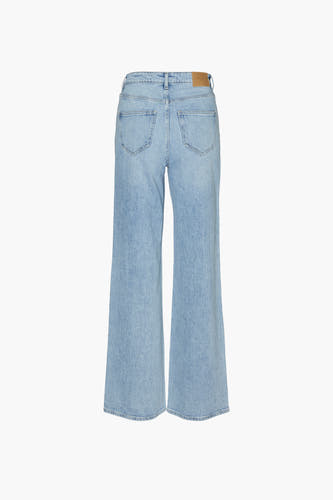 Jean en denim bleu clair droit de VERO MODA, arrière, avec des poches à rabat et une étiquette en cuir.