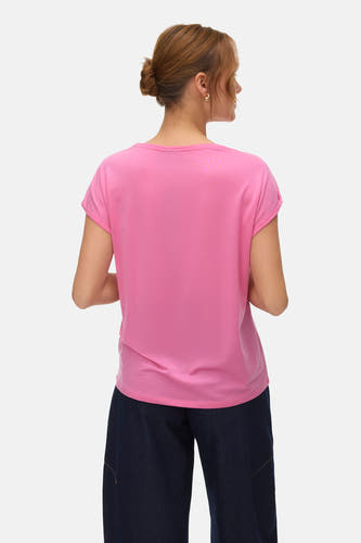 Roze T-shirt met korte mouwen van VERO MODA®, met een eenvoudige ronde halslijn, gezien van achteren.